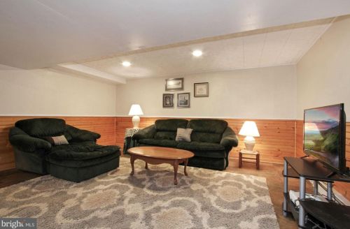 1199 Crestwood Dr, Pottstown PA 19464-2931 exterior