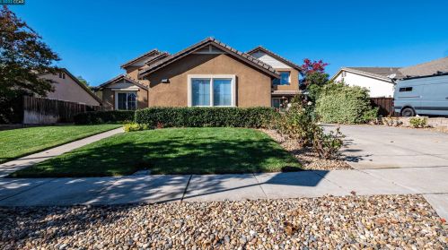 1074 Vineyard Dr, Oakley, CA 94561-3800