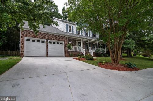 6104 Fox Point Rd, Fredericksburg VA  22407-8330 exterior