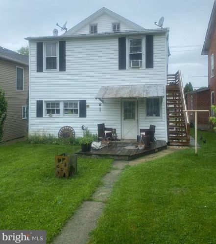 55 Church St, Ephrata, PA 17522-9471