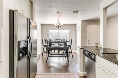 2615 Mccart Ave, Fort Worth TX  76110-2230 exterior