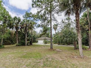 1385 31st St, Naples, FL 34117-4245