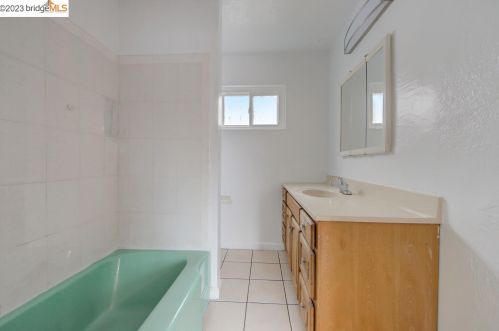 1136 92 Ave, Oakland CA 94603-1358 exterior