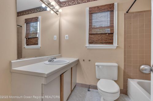 163 Colonial Dr, Lakewood NJ  08701-5852 exterior