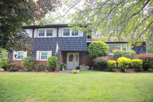 744 Point View Rd, Bricktown, NJ 08724-1137