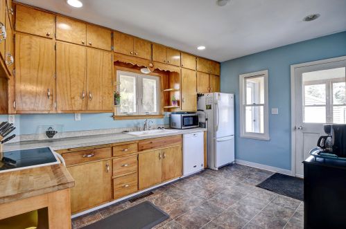 2047 Northwestern Ave, West Bend, WI 53090-1625