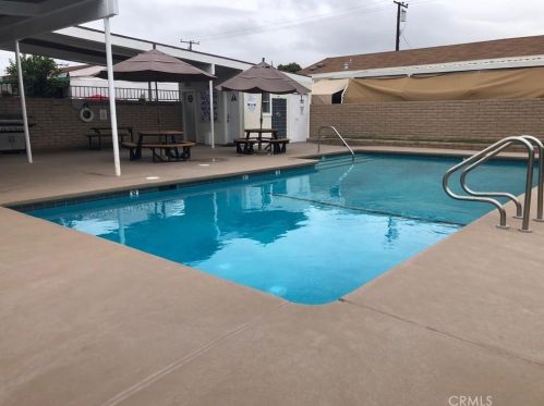 16707 Garfield Ave, Paramount CA  90723-5351 exterior