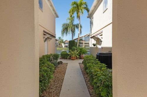 2073 Tarpon Lake Way, West Palm Beach, FL 33411-5767