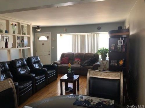 257 Bixley Heath, Lynbrook NY  11563-3159 exterior