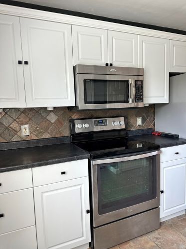 32 Pendleton Ln, Londonderry NH  03053-3676 exterior