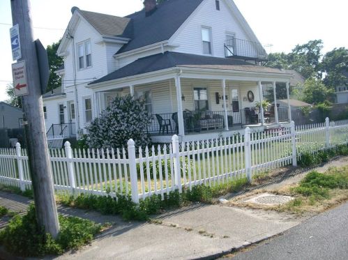 346 Pawtuxet Ave, Warwick, RI 02888-2257