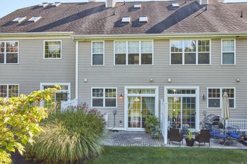 4 Putters Way, Middletown, NY 10940-2662