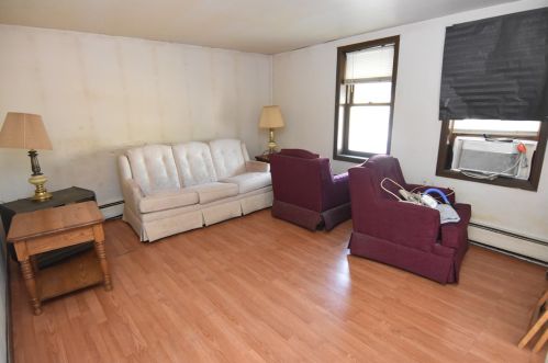 558 7th Ave, Whitaker, PA 15120-1053