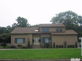 18 Grossman St, Huntington Station, NY 11747-2906