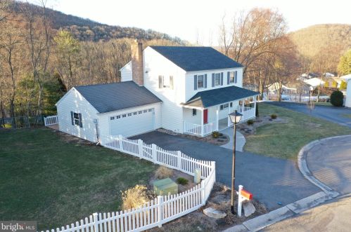 42 Overlook Dr, Primrose PA  17901-4028 exterior