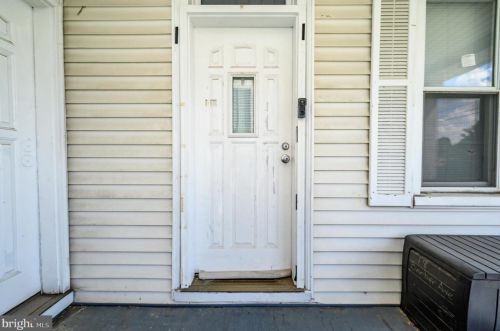 18 Barber Ave, West Deptford NJ  08096-2414 exterior