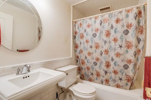 305 Bayberry Rd, Southold NY  11971-4436 exterior