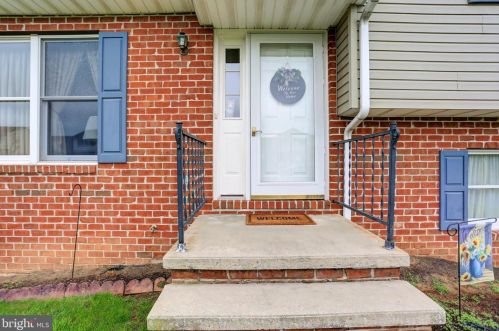 331 Holswart Dr, Lees Cross Roads, PA 17257-8960