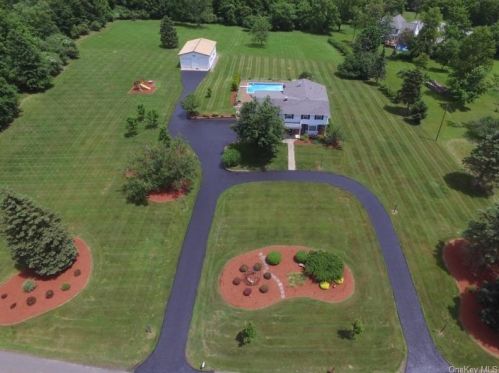 22 Purgatory Rd, Camp Bell Hall, NY 10916-2625