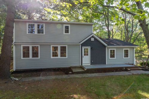 26 Patchogue Rd, Scotts Beach NY  11789-1422 exterior