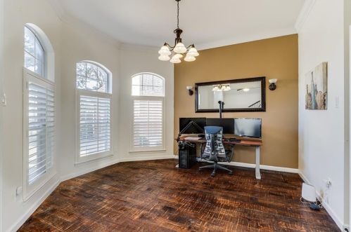 402 Old York Rd, Irving TX 75063-4248 exterior