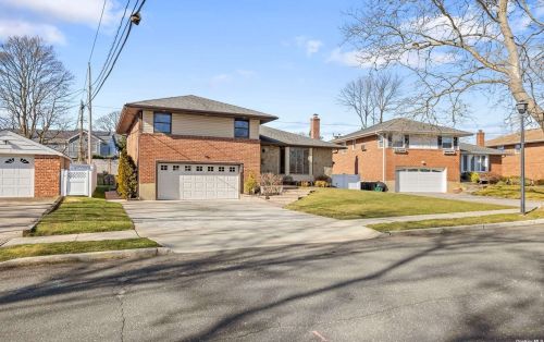 282 Ringwood Dr, North Wantagh, NY 11793-1903