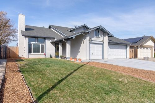 125 Rosemary Dr, Lake Nacimiento, CA 93446-3251