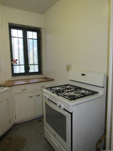 1595 Unionport Rd, Bronx NY  10462-5909 exterior