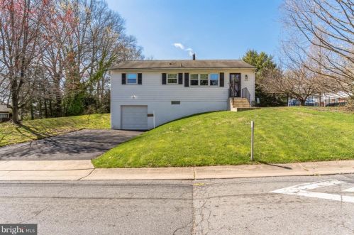 202 Holly Oak Rd, Wilmington, DE 19809-1347