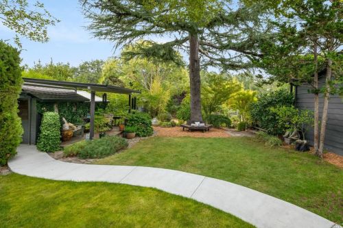 1095 Pine Tree Ln, Sebastopol CA  95472-2681 exterior