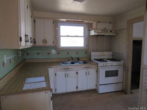 19 Bennett St, Middletown NY 10940-6412 exterior