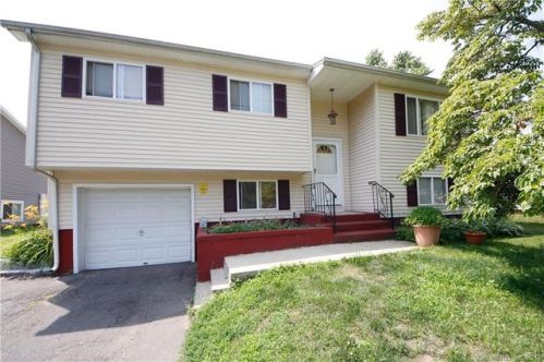 16 Marlin Dr, Norwalk, CT 06854-1112