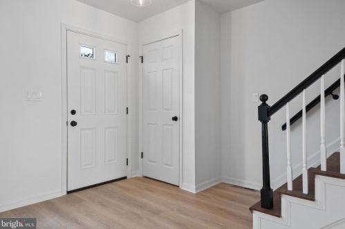 6027 Meade Ct, Harrisburg PA  17112-8546 exterior