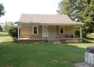 218 Palmers Chapel Rd, Cottontown, TN 37048-5103