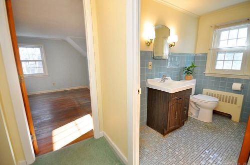 11 Hiram Ln, Bloomfield CT  06002-1224 exterior