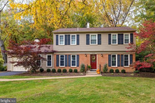 2308 Rosedown Dr, Herndon, VA 20191-1618