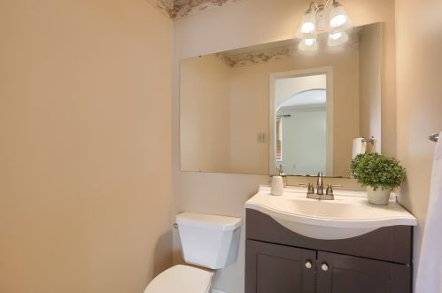 423 Kingsbrook Dr, Mc Donald PA  15057-2667 exterior