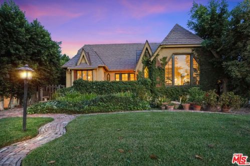 1212 Cedar St, Glendale, CA 91207-1427