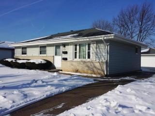 8630 Holt Ave, Milwaukee, WI 53227-4535