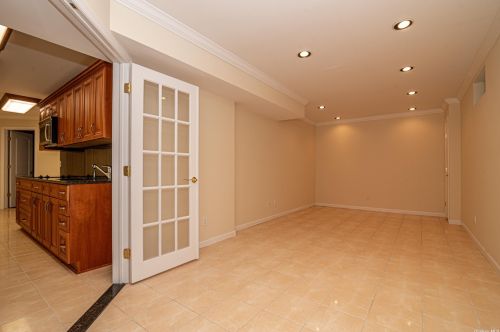 24 Hamlet Dr, Mount Sinai NY  11766-3002 exterior