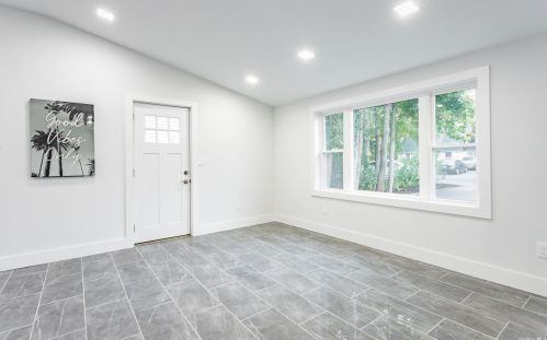 676 Mason St, Westbury NY  11590-4463 exterior