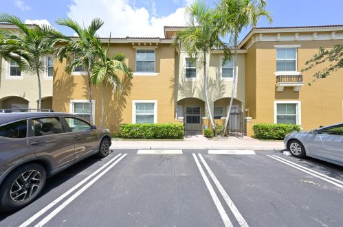 297 Lake Monterey Cir, Boynton Beach FL  33426-8443 exterior