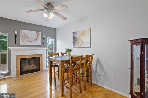 6724 Emmanuel Ct, Gainesville VA  20155-1492 exterior