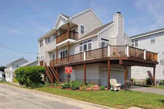 25 Field Ct, Milford, CT 06460-7323