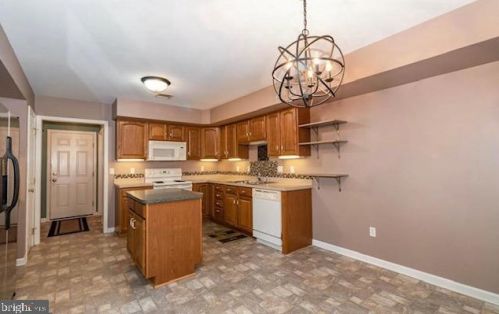 36 Ashburg Dr, Navy Sup Dpt PA  17050-8209 exterior