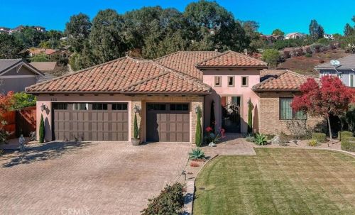 272 Grace Ln, Pismo Beach, CA 93420-2690