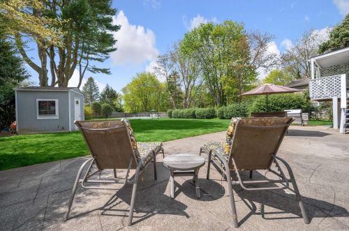 7 Newbrook Ln, Elwood NY  11731-5230 exterior