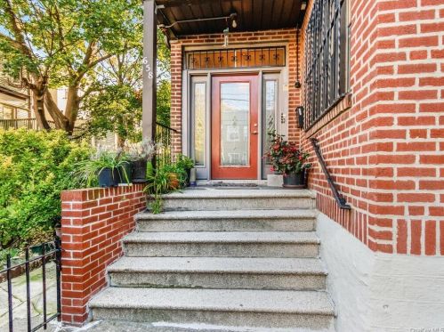 658 227th St, Bronx, NY 10466-3905