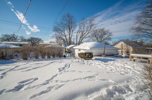 3265 93rd St, Milwaukee WI  53222-3510 exterior