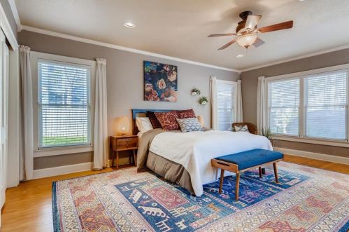 908 38th 1/2 St, Austin TX 78751-5218 exterior